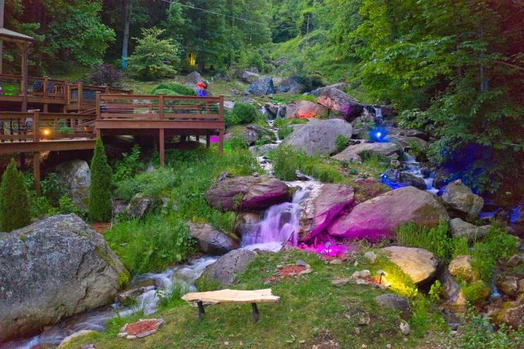 romantic getaways Blue Ridge Mountains with water cascading
